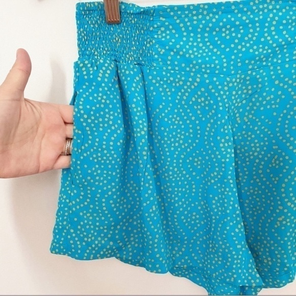 Chameleon Polka Dot High Rise Casual Shorts Pockets Smocked Waist Size Small - Picture 3 of 6